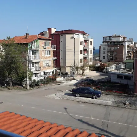Ganz Real Estate Sarafovo 4 Homestay *